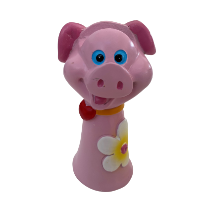 En lyserød brilleholder, der forestiller en gris.