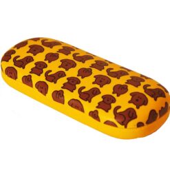 Gult brilleetui med brune hunde.